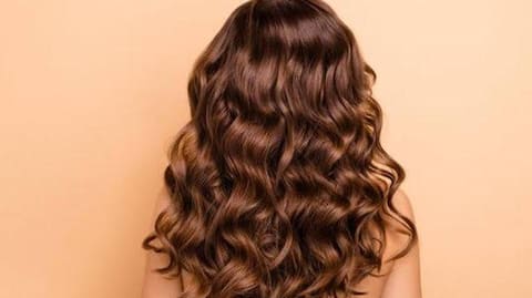 How to master a retro wave hairstyle