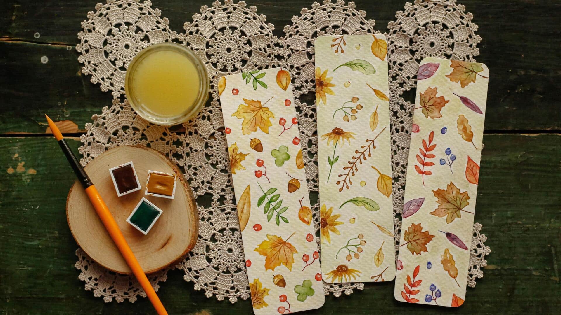 DIY: How to make papyrus bookmarks