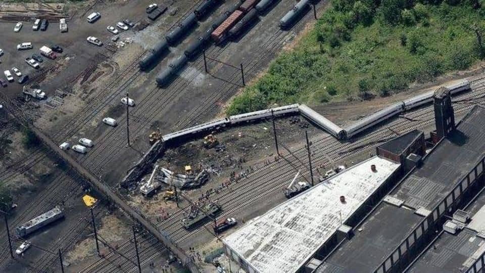 Washington: 3 passengers killed, 100 injured in Amtrak train derailment