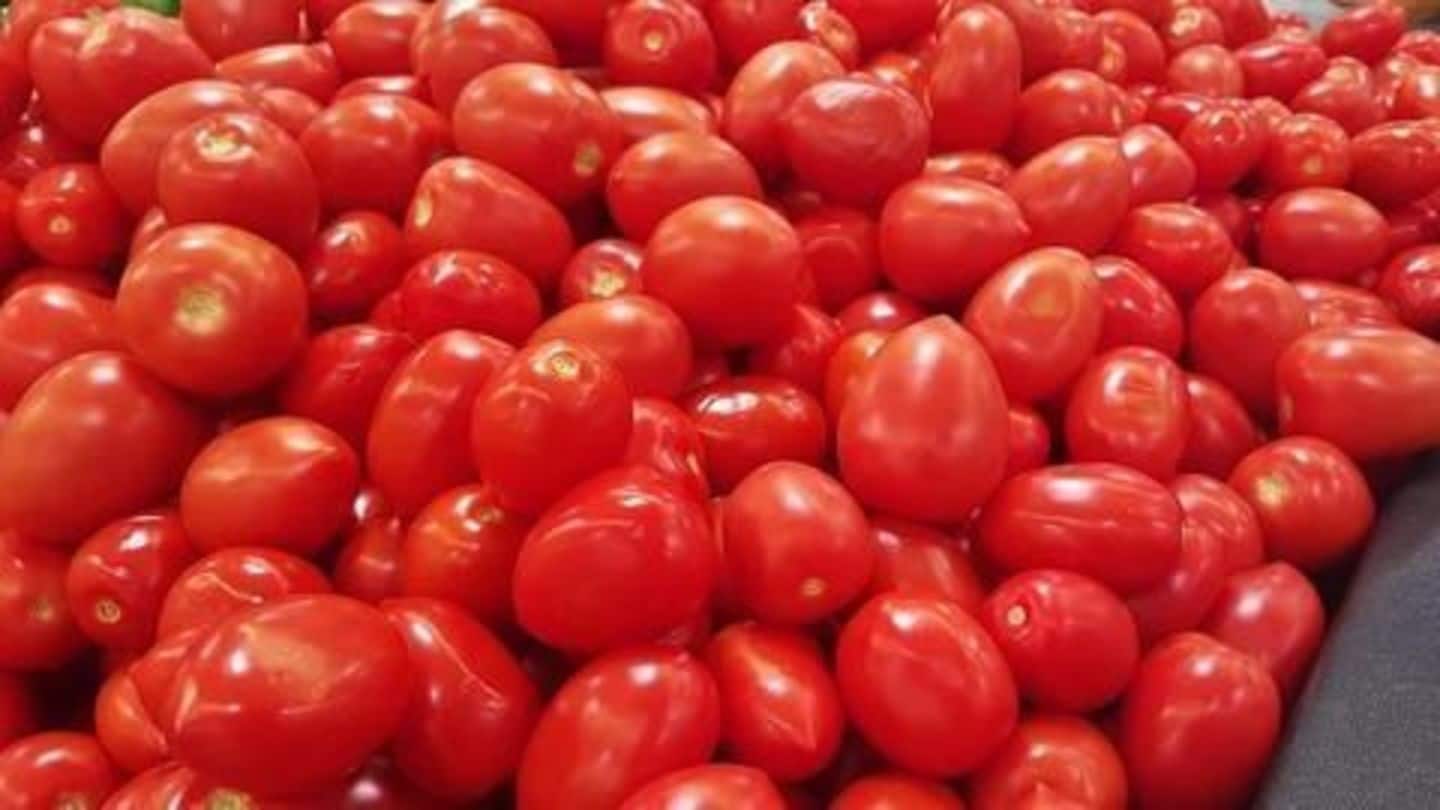 Delhi: Tomatoes being sold at Rs. 100/kg, country facing shortage