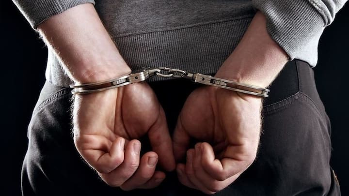 Delhi: Impersonators caught red-handed while conducting fake job interviews Delhi: Impersonators caught red-handed while conducting fake job interviews