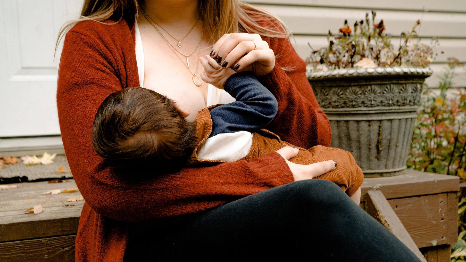 Australia: Judge removes breastfeeding mother, baby from courtroom; faces criticism
