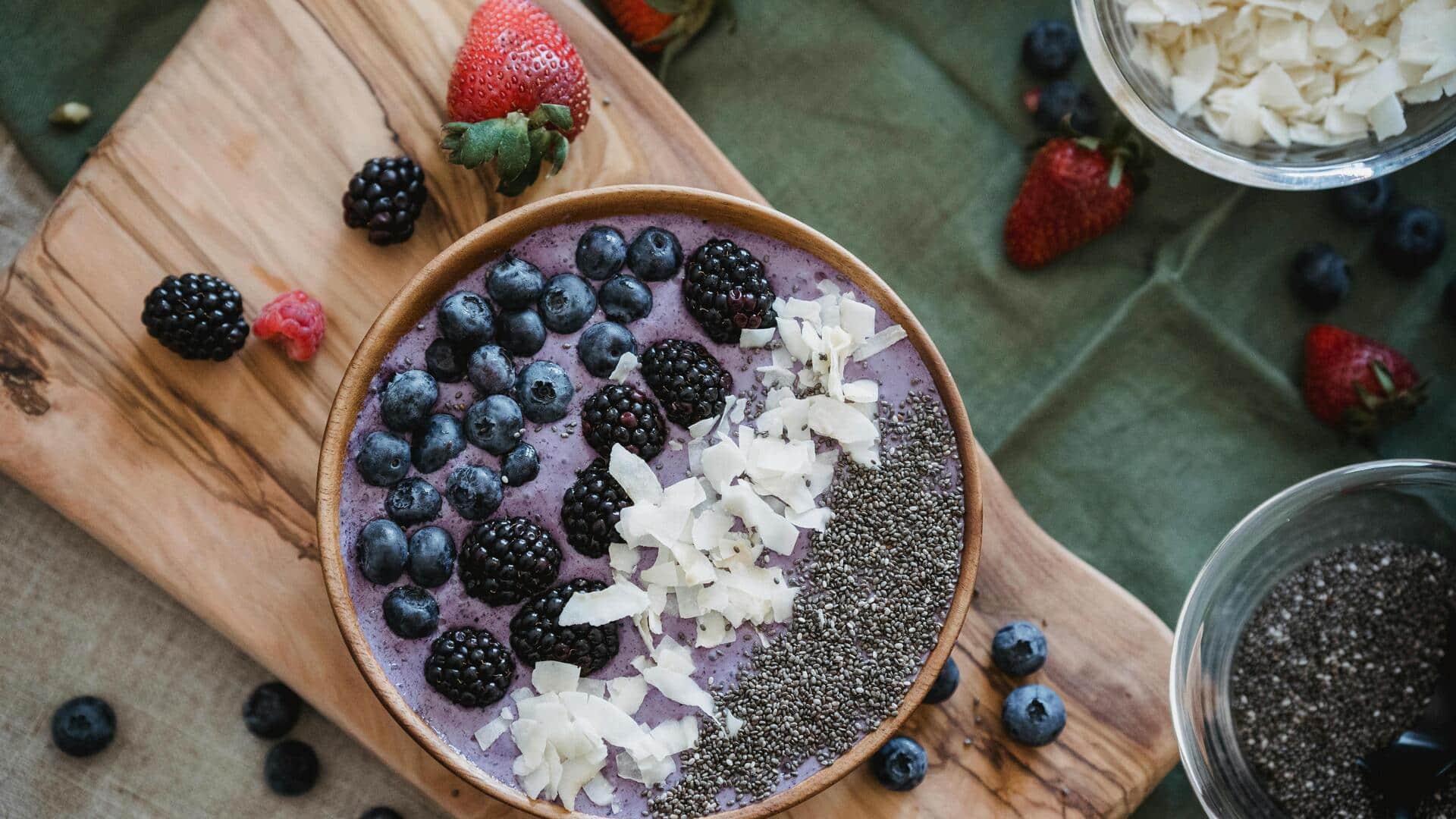 Quick and nutritious: Chia and hemp smoothie bowl