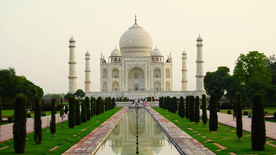Taj Mahal controversy continues: Now "Shiv Aarti" performed there