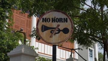 Award for Kolkata driver for not honking in 18 years