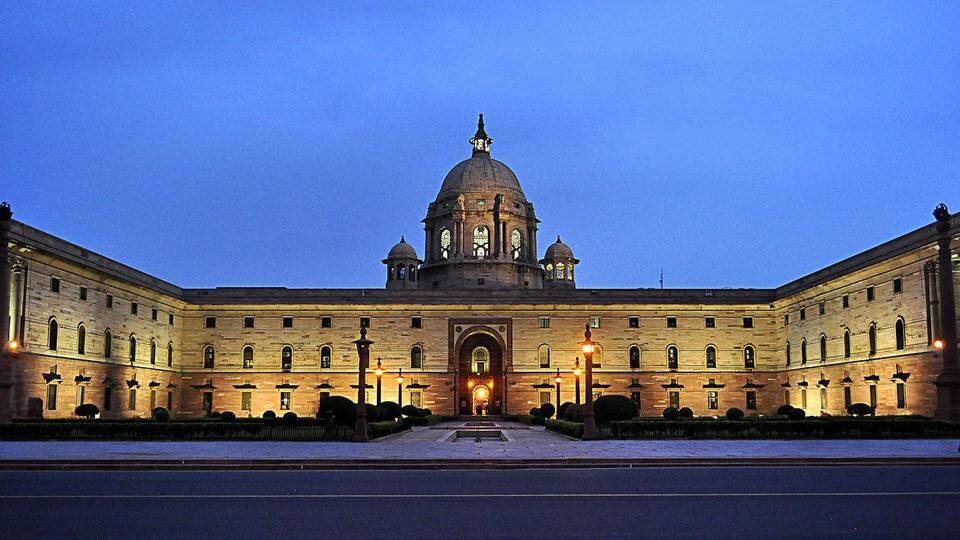 See Rashtrapati Bhavan beyond its main gate. Here's how