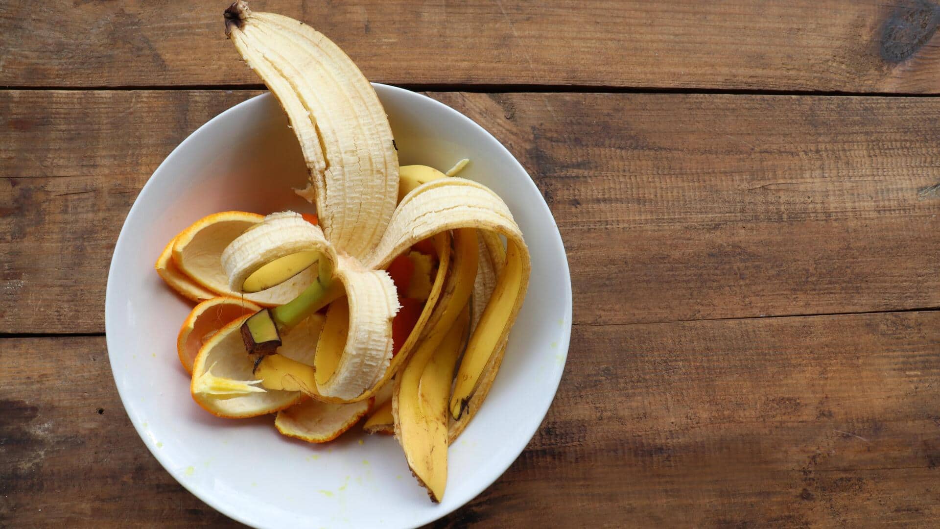 5 beauty hacks using banana peels 