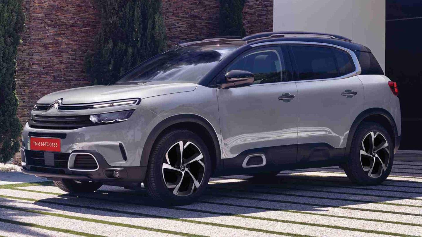 The SUV has split-style LED headlights and wrap-around taillights The SUV has split-style LED headlights and wrap-around taillights