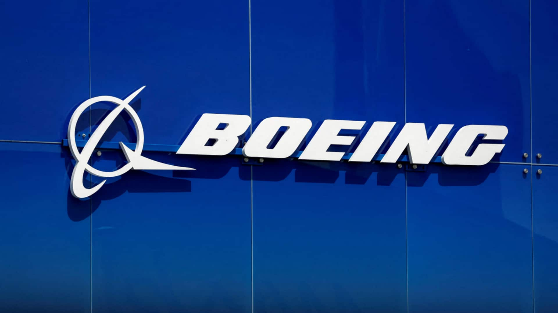 Boeing initiates $19B share sale to prevent credit rating downgrade