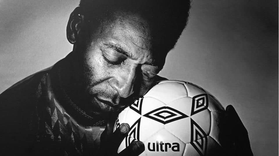 Reports of Pele being hospitalised are fake, claims spokesperson