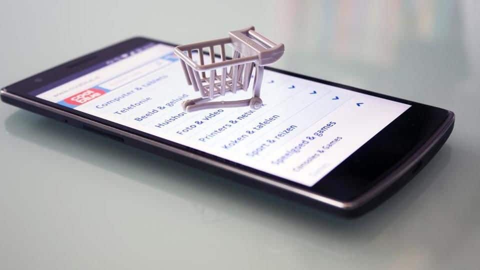 Users can shop from multiple websites on Samsung Mall Users can shop from multiple websites on Samsung Mall