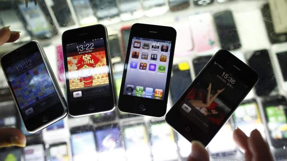 Chinese man makes $1.1 million by selling fake iPhones