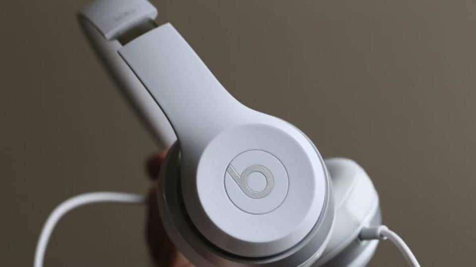 Apple's new high-end, over-the-ear headphones to feature noise-cancellation