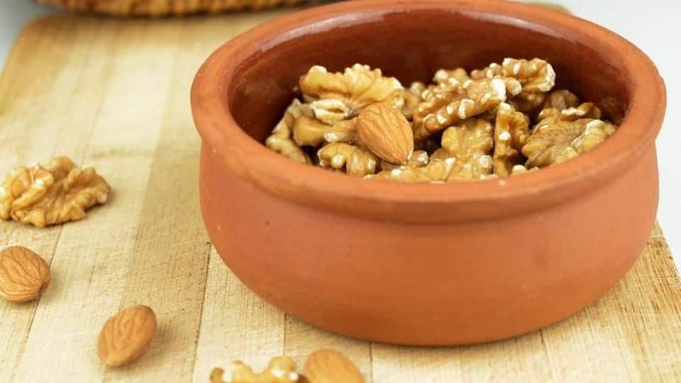 Eating almonds, walnuts may help fight colon cancer: Study