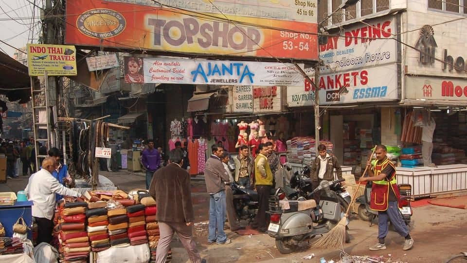 Delhi: 50 more shops of Defence Colony market sealed