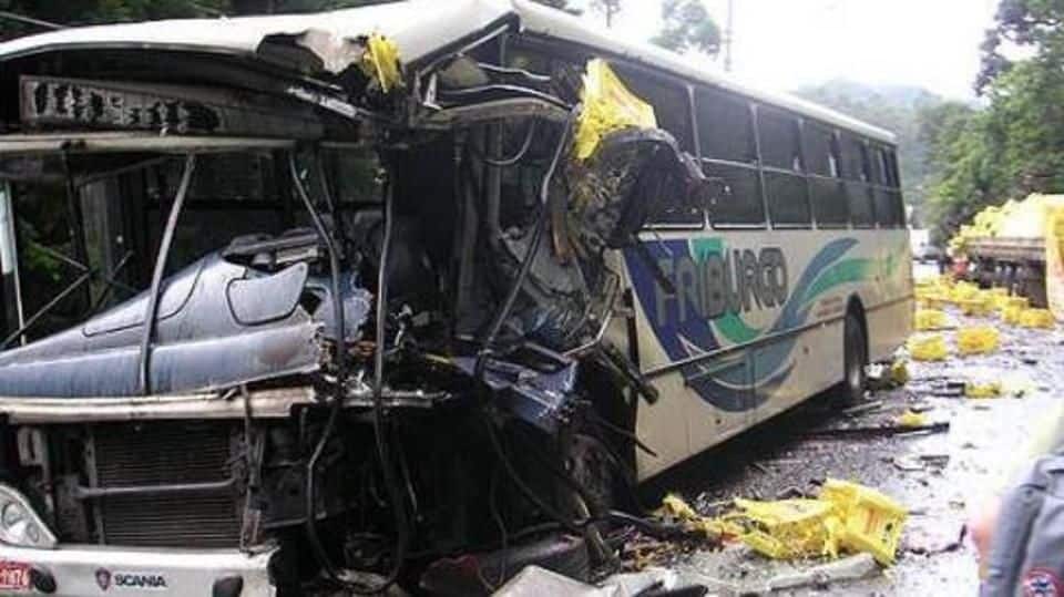 Pakistan: Nine killed, many injured in bus, oil tanker collision