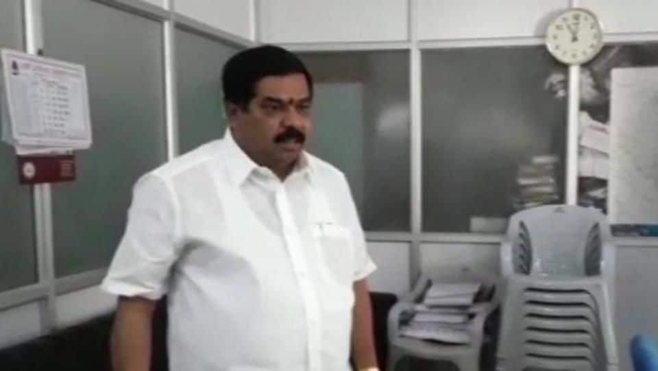 Bengaluru: Congressman throws petrol in BBMP office