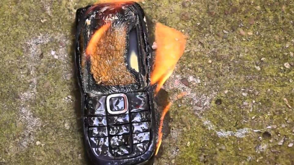 Bangladesh: Madrasa burns hundreds of phones seized from students
