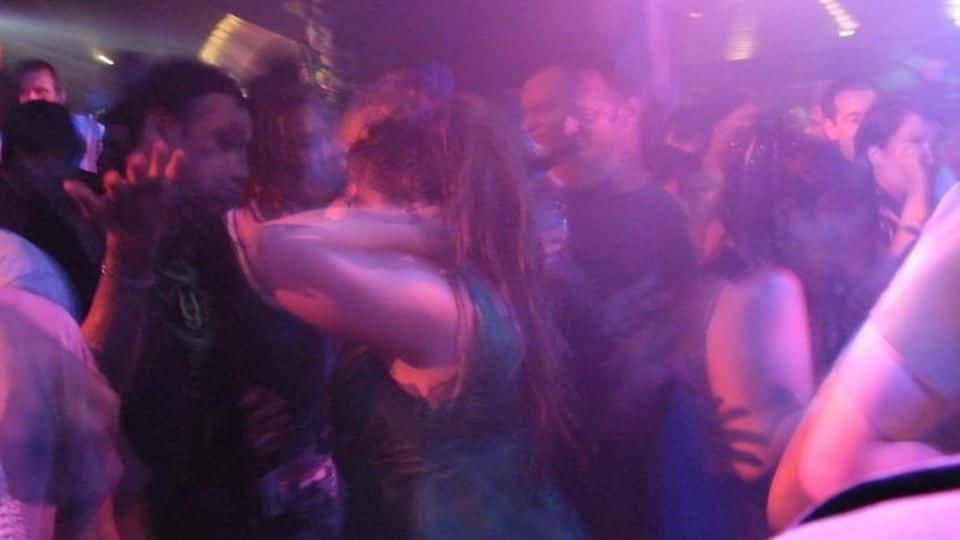 Mumbai dance bar raided, police rescues 16 young women