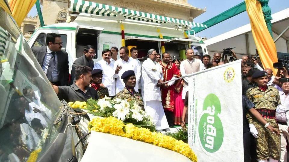 Karnataka CM launches mobile Indira canteens in Bengaluru