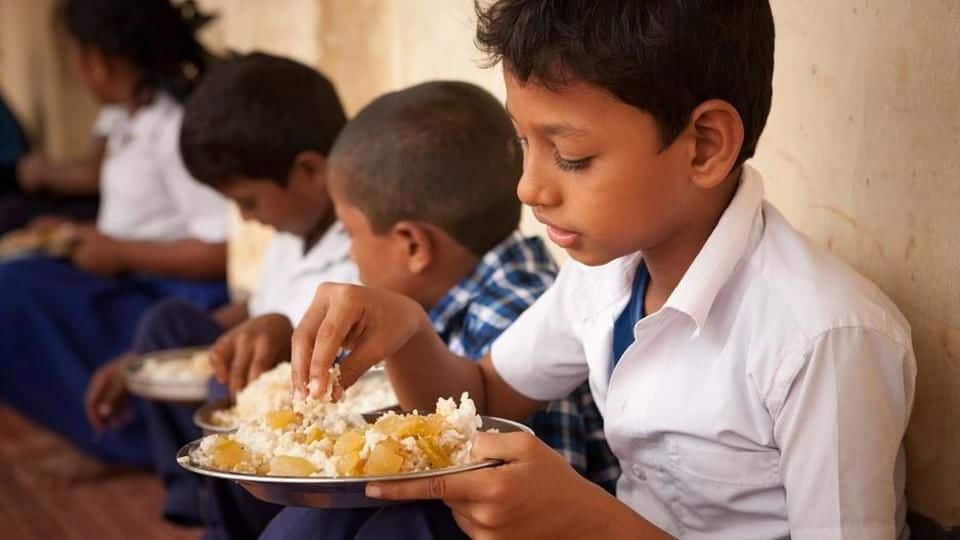 Ghaziabad: Video of government school children preparing food goes viral