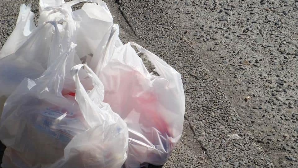 Mumbai: No license for shops defying plastic ban