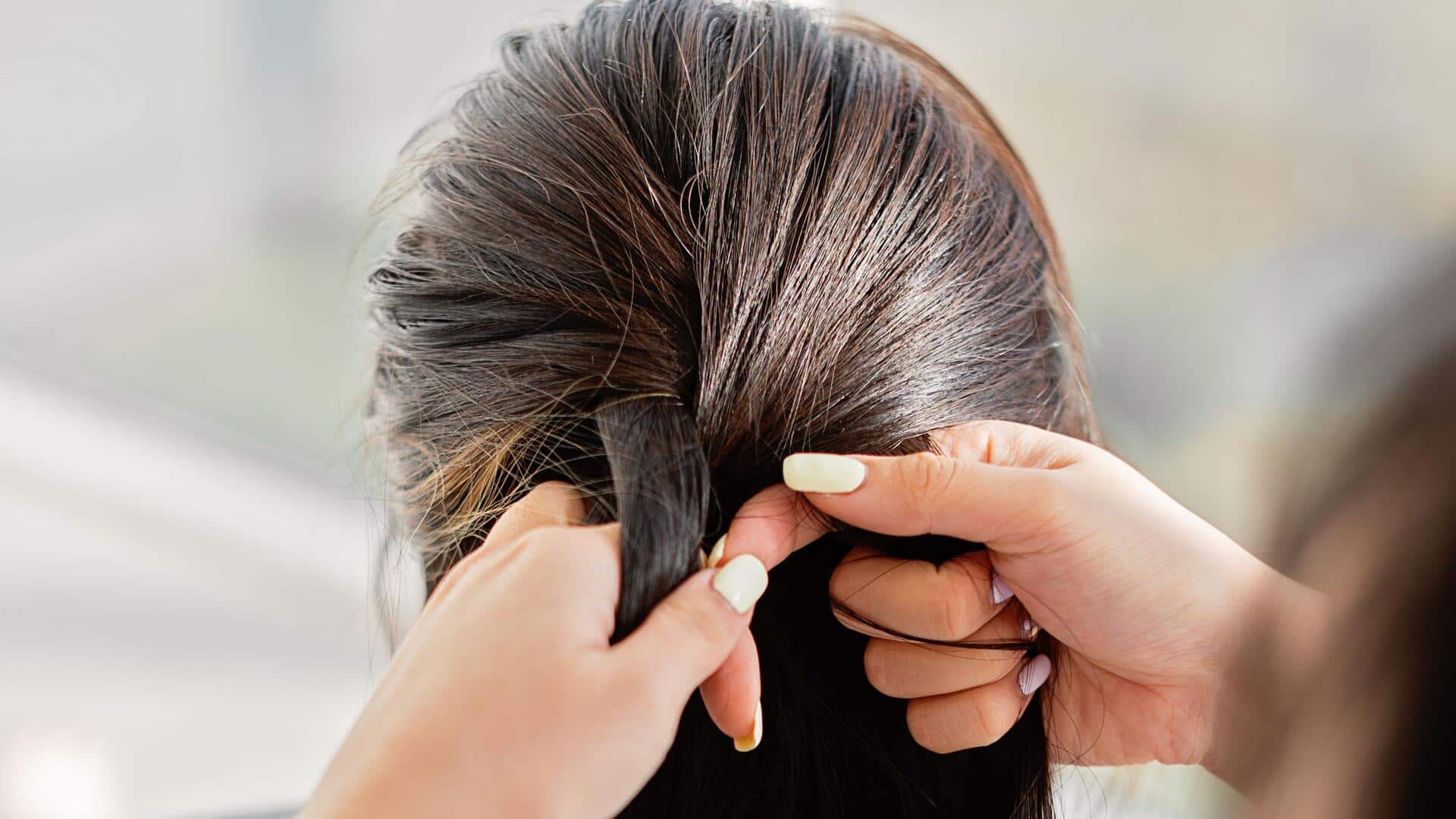 5-minute hairstyles for women during monsoon