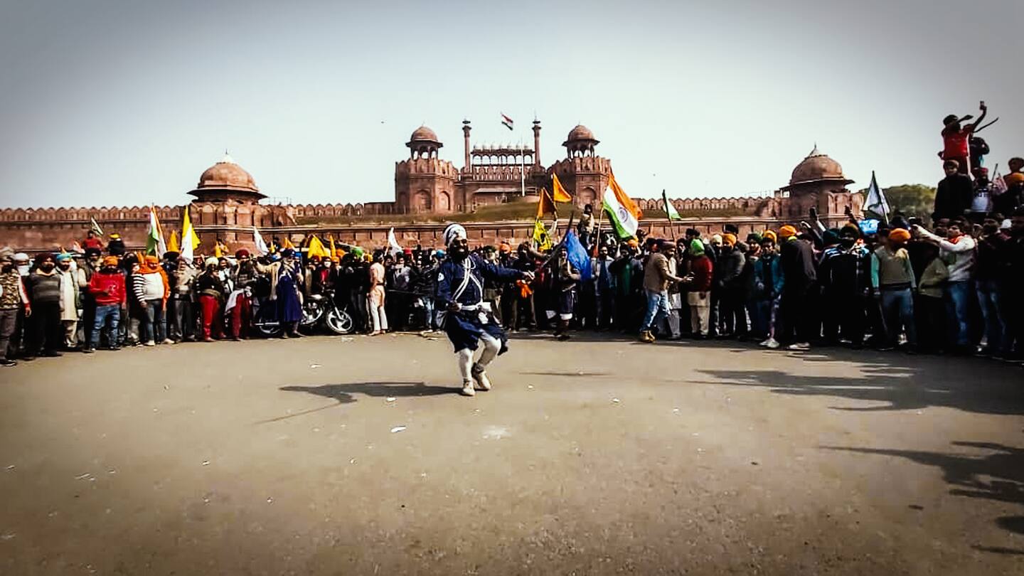 Violent scenes reported from ITO, Red Fort, other areas Violent scenes reported from ITO, Red Fort, other areas