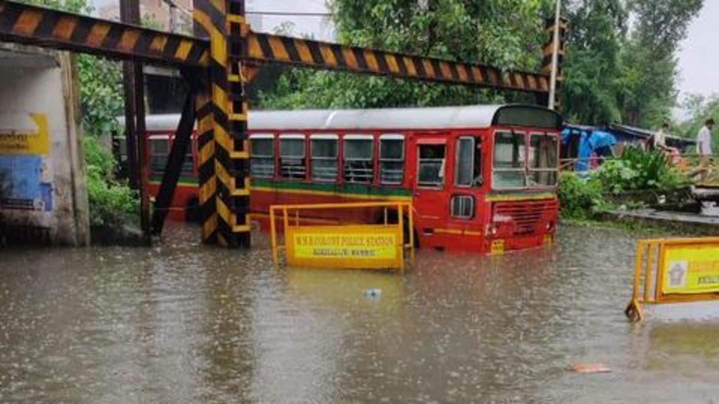 Housing complexes flooded, vehicles swept away in Thane Housing complexes flooded, vehicles swept away in Thane