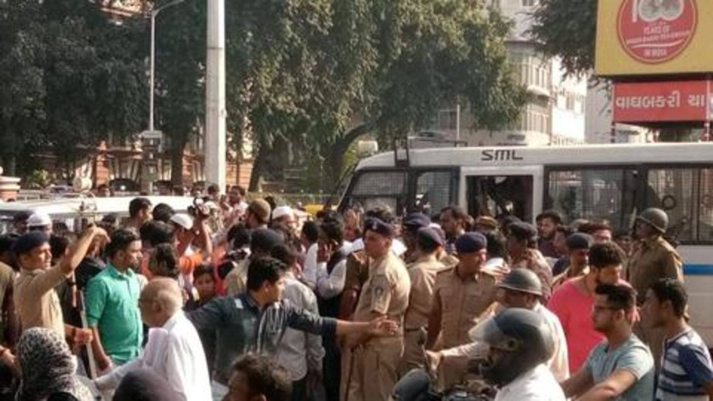 In Ahmedabad, four cops were cornered and attacked In Ahmedabad, four cops were cornered and attacked