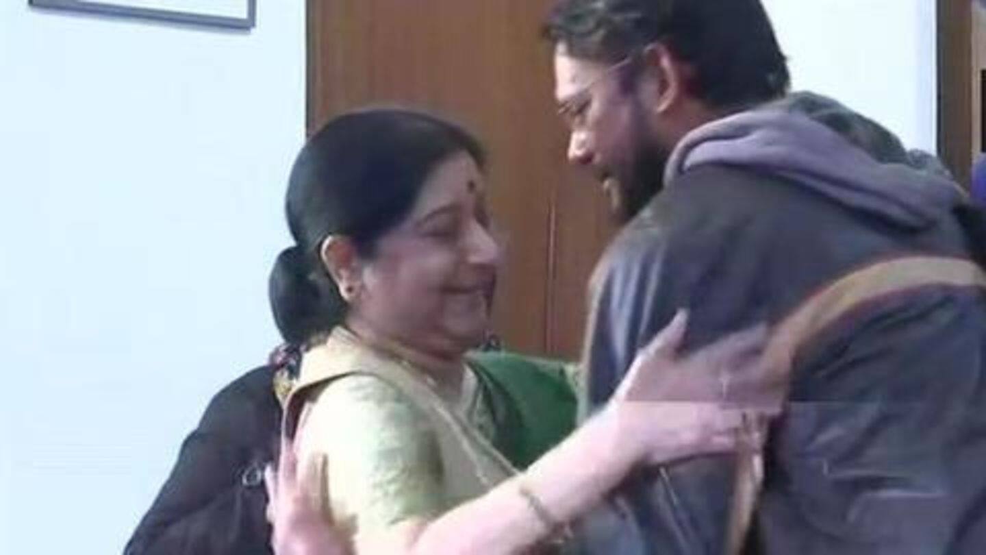Meri madam mahaan: Teary-eyed Hamid Ansari, mother meet Sushma Swaraj