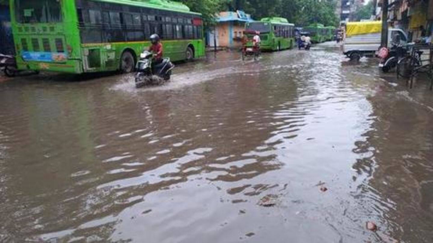 Water-level rose in Delhi, people were asked to take precautions Water-level rose in Delhi, people were asked to take precautions