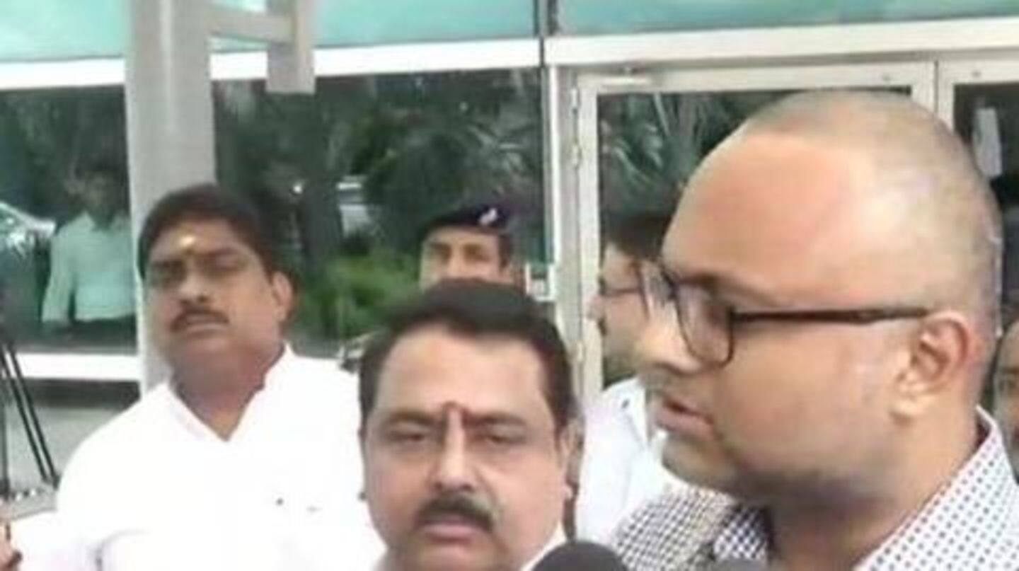 Chidambaram's wife Nalini and son Karti reached court Chidambaram's wife Nalini and son Karti reached court