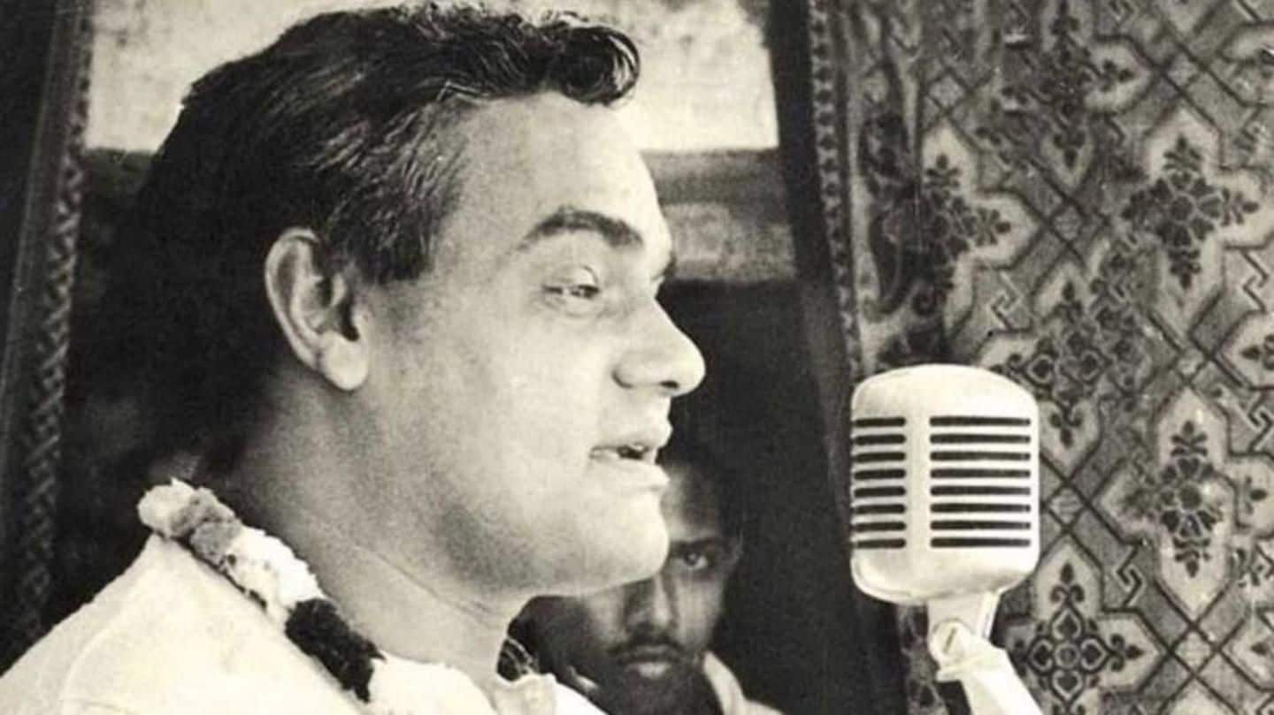 Praising Vajpayee, Khan says he stands with India in grief Praising Vajpayee, Khan says he stands with India in grief