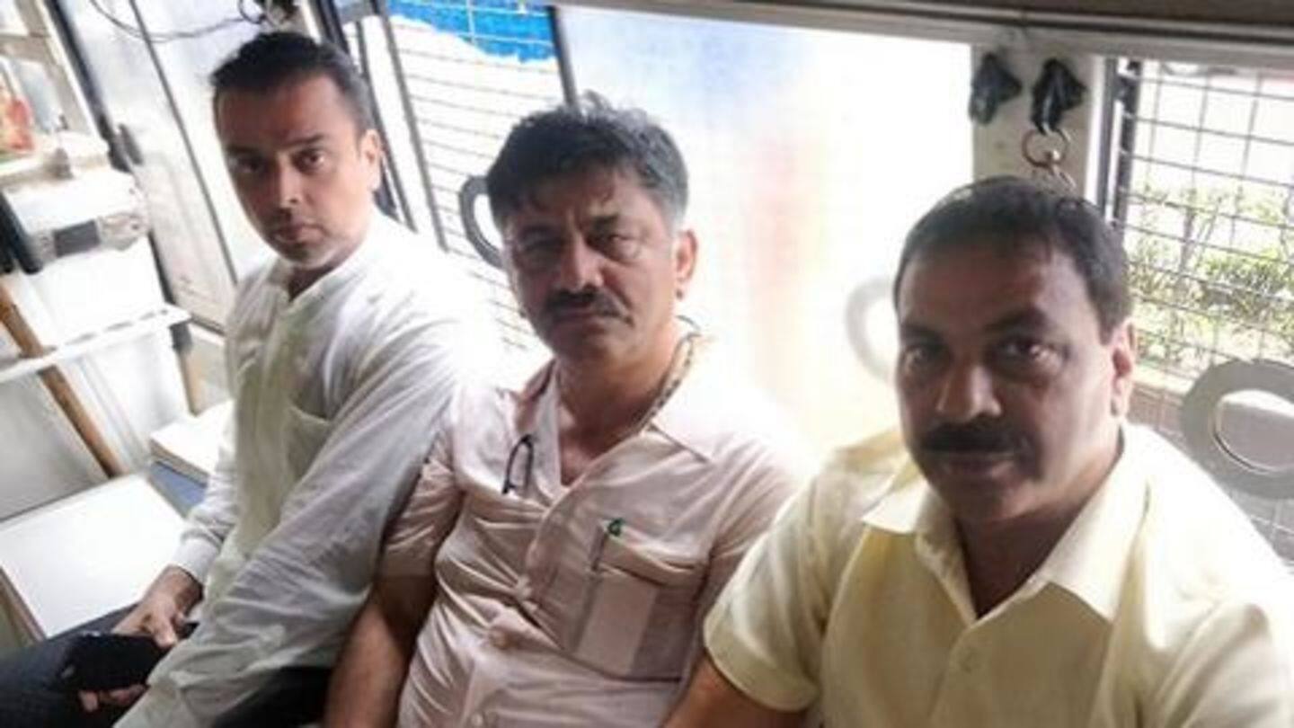 Earlier, rebel MLAs refused to meet their 'friend' Shivakumar Earlier, rebel MLAs refused to meet their 'friend' Shivakumar