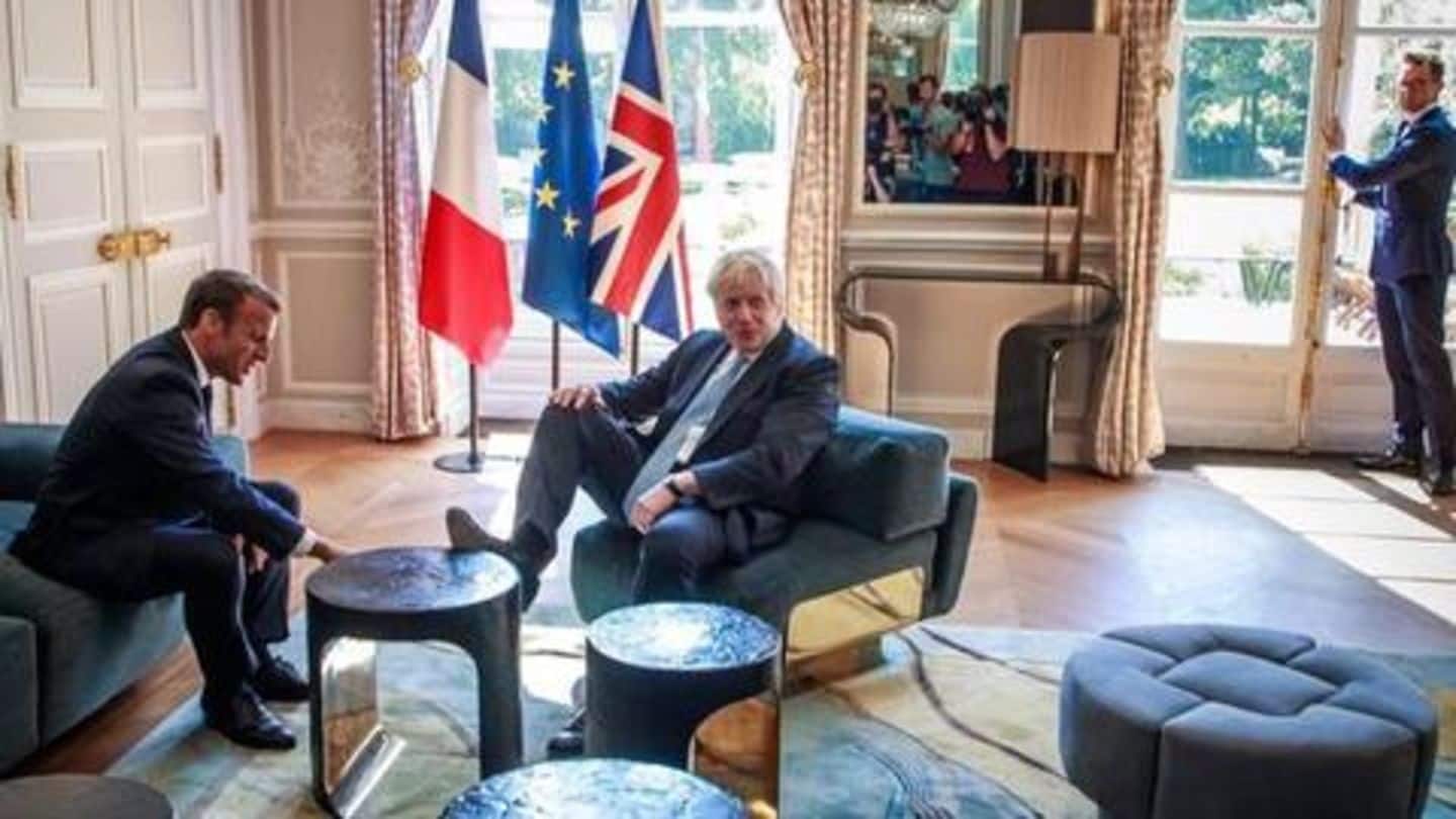 While talking to Macron, Johnson rested foot on coffee table While talking to Macron, Johnson rested foot on coffee table