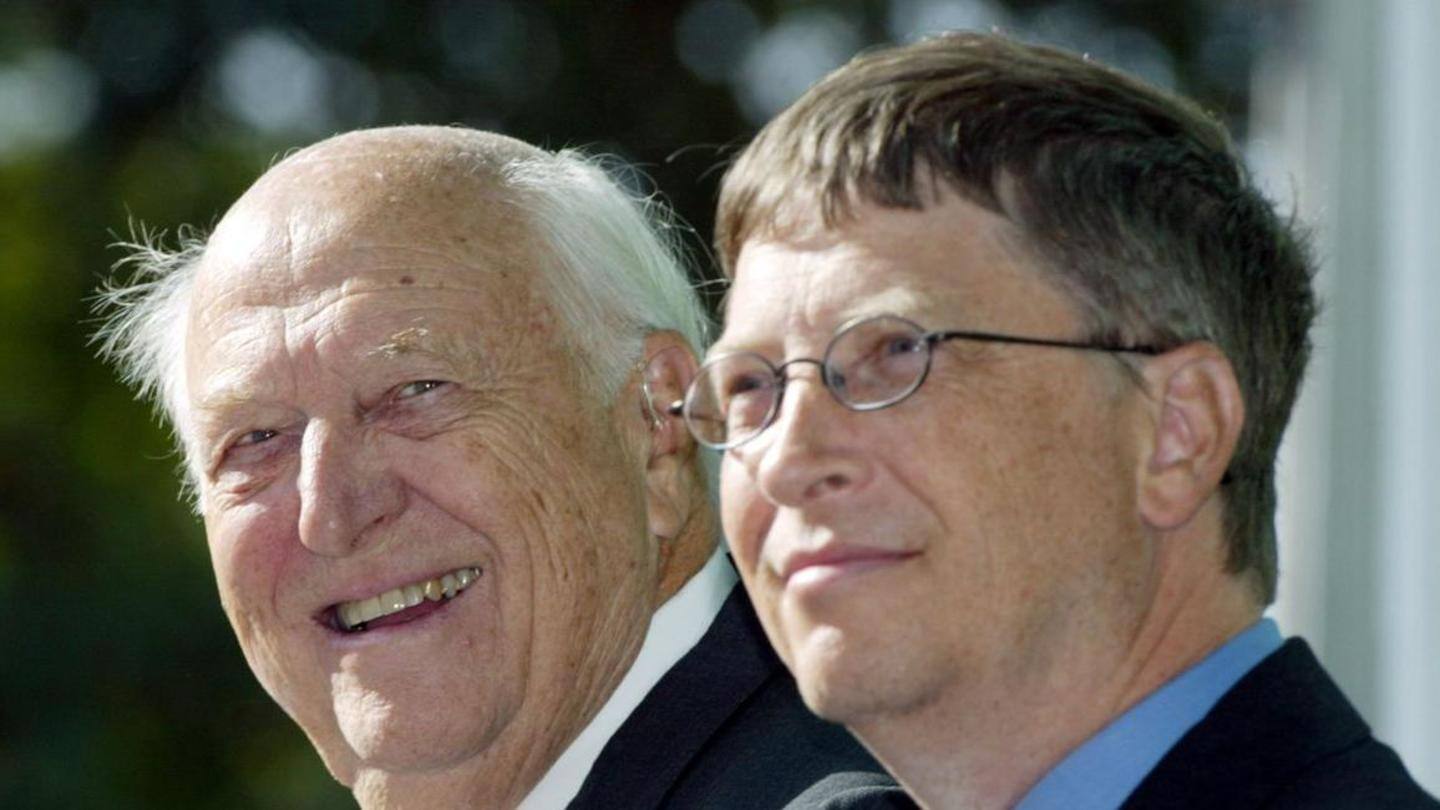 In fact, Gates Sr. also helped Bill in managing Microsoft In fact, Gates Sr. also helped Bill in managing Microsoft
