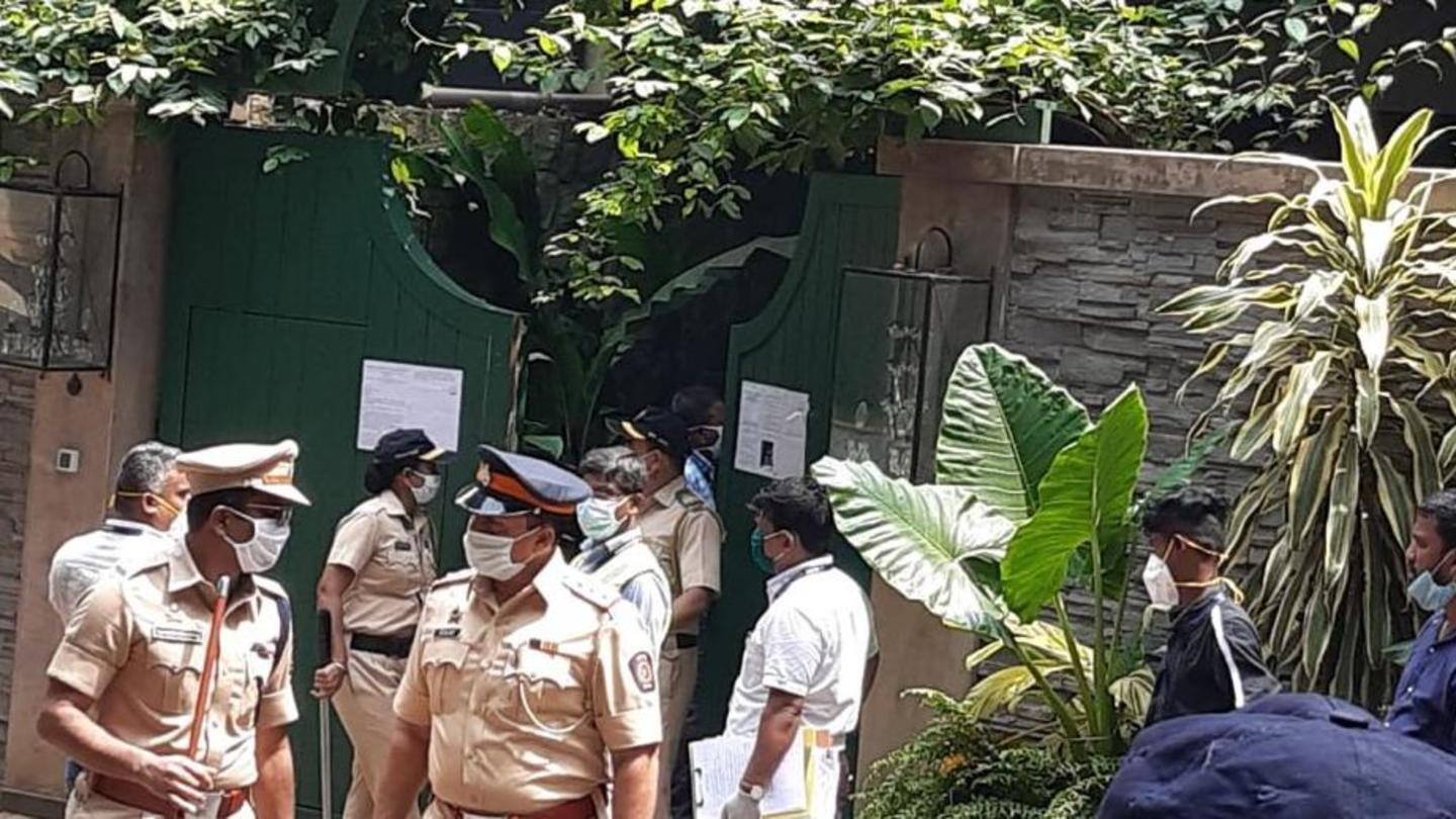 After pasting notice yesterday, BMC began demolition work today After pasting notice yesterday, BMC began demolition work today