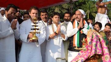 MP: Rahul Gandhi performs 'Narmada Aarti', then sets on roadshow