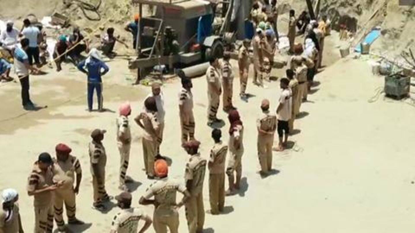 NDRF team dug a vertical shaft to reach Fatehveer NDRF team dug a vertical shaft to reach Fatehveer