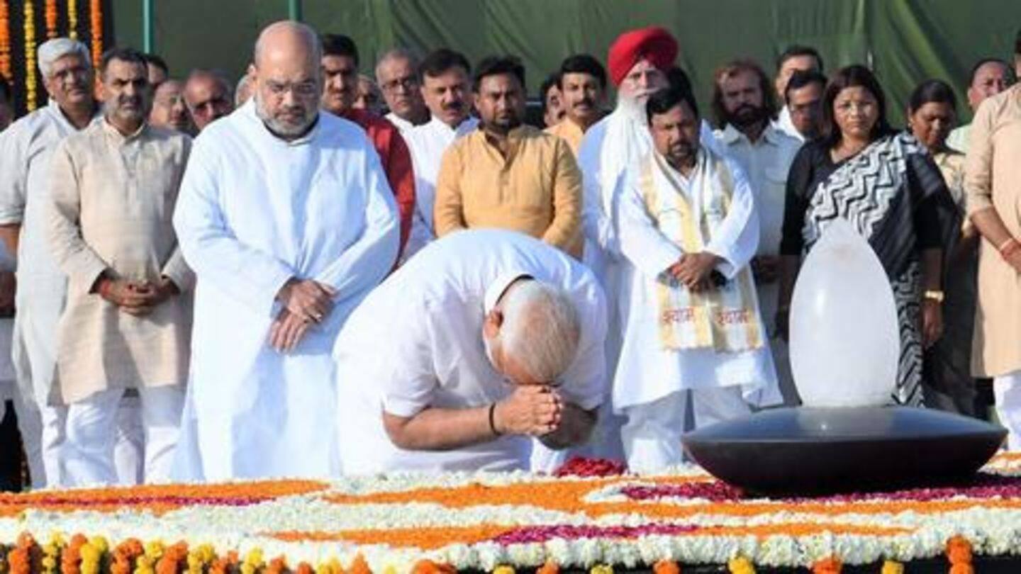 Modi paid tributes to Mahatma Gandhi and Vajpayee Modi paid tributes to Mahatma Gandhi and Vajpayee