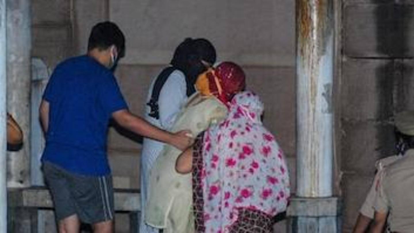 At Dubey's funeral, wife said he "deserved this fate" At Dubey's funeral, wife said he "deserved this fate"