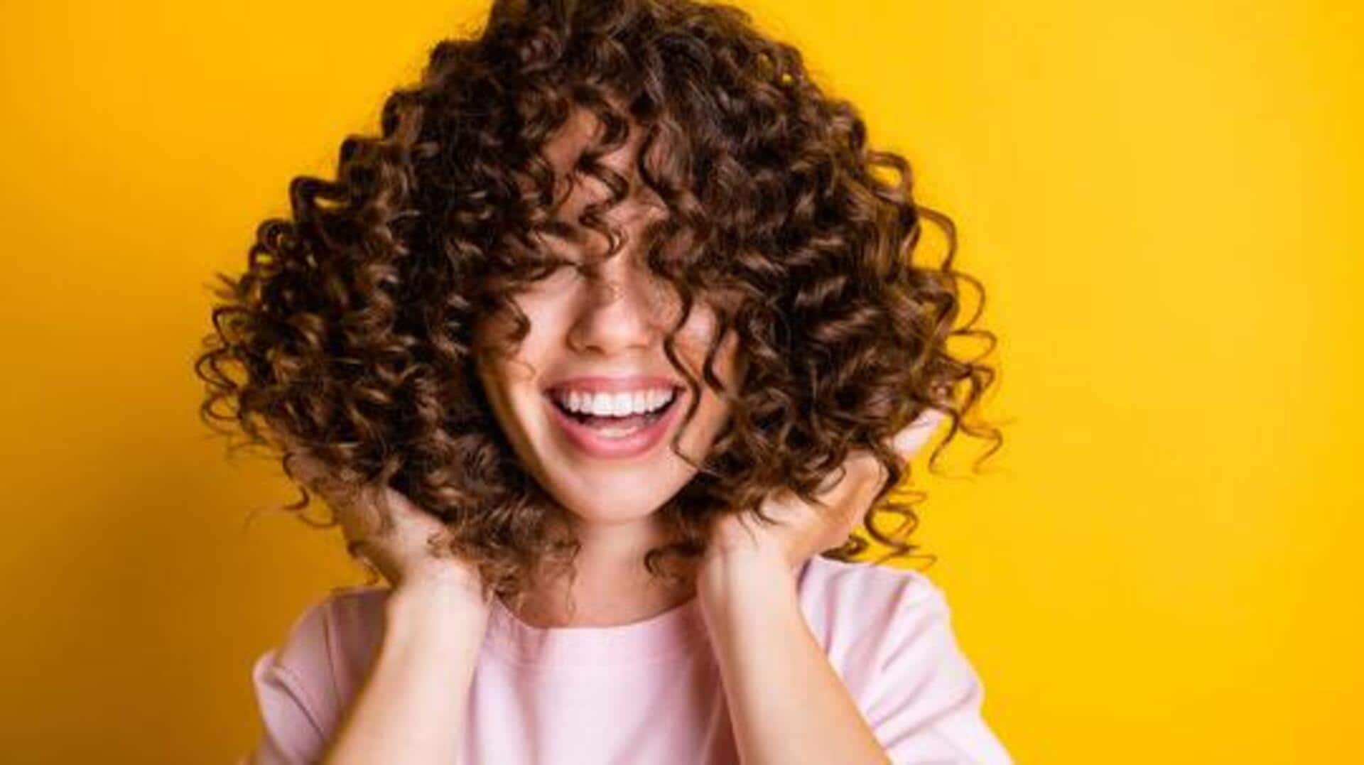 How to style classic curls How to style classic curls