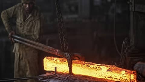 India's manufacturing sector hits 5-year low in August