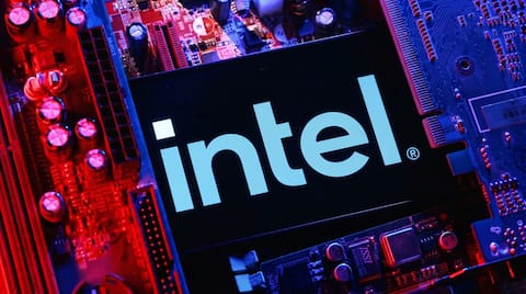 Intel launches new Xeon chips for AI data centers
