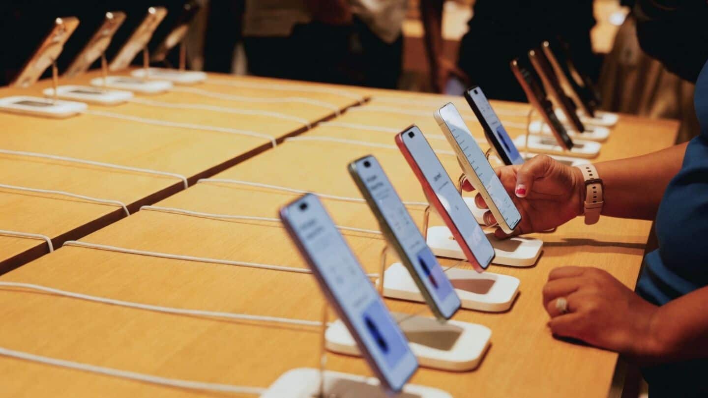 iPhones drive India's smartphone exports to record $9.8B in Q1