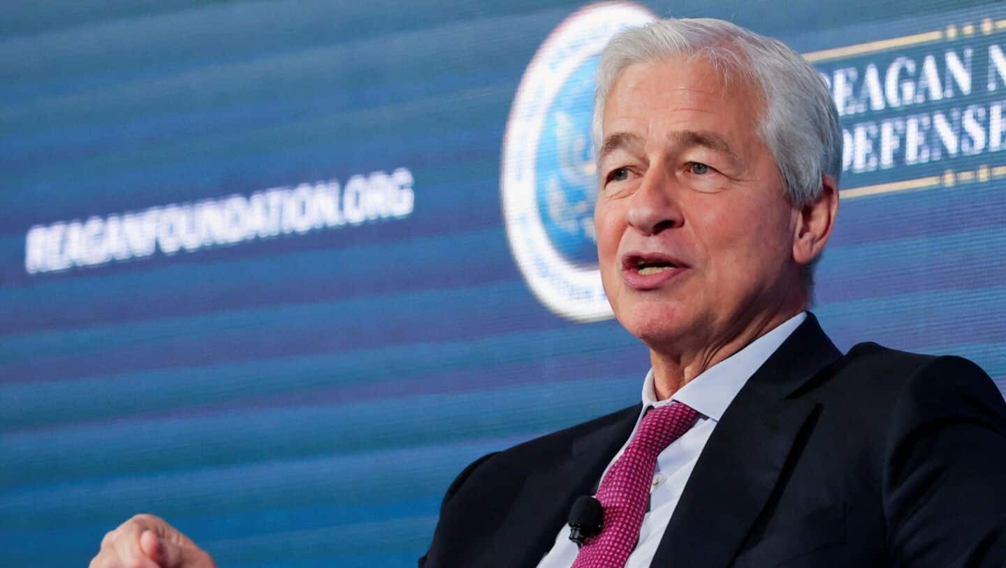 JPMorgan to hire more AI specialists, fewer bankers