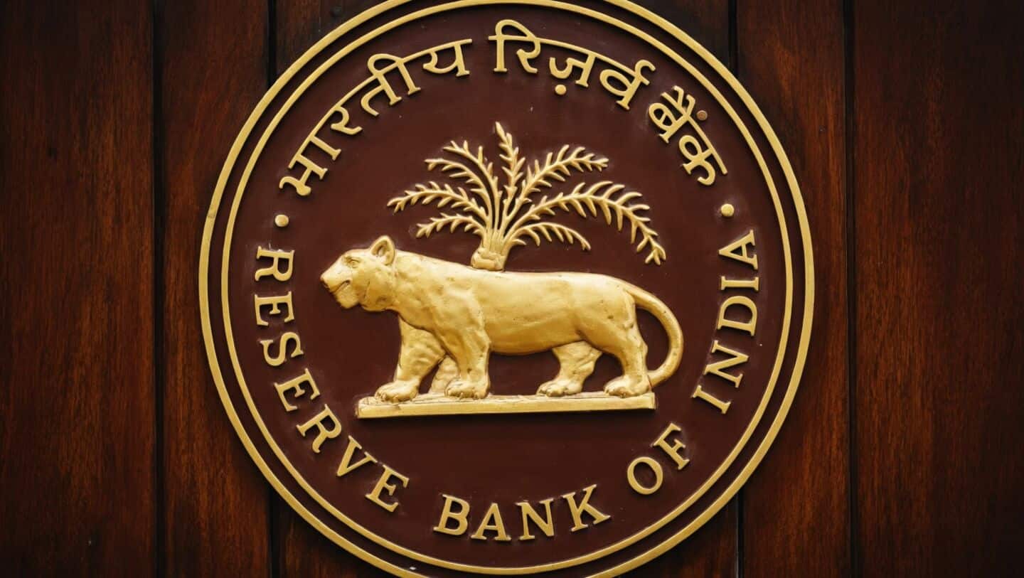 What are varnished banknotes and why is RBI introducing them?