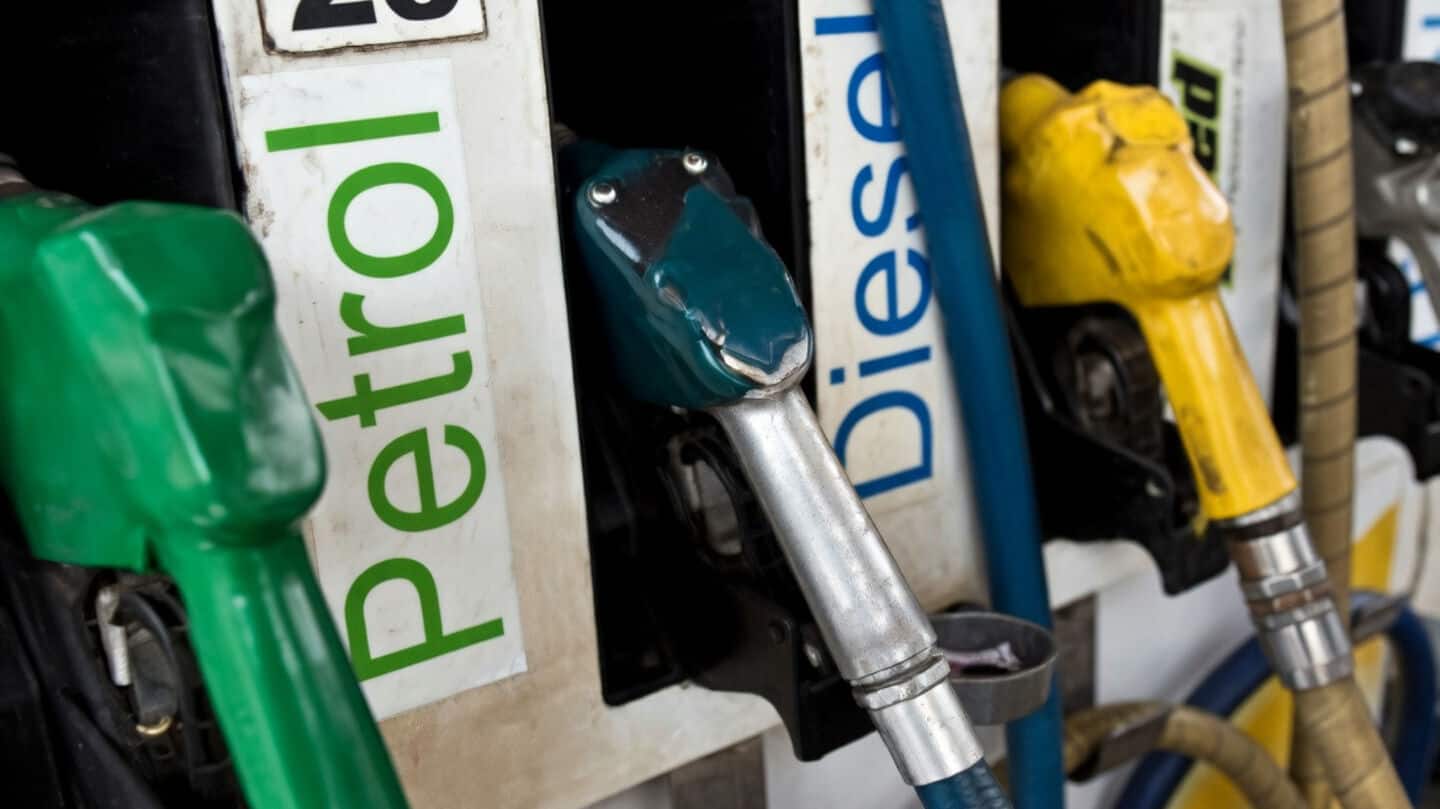 Oil stocks gain as crude prices ease; Reliance jumps 3%