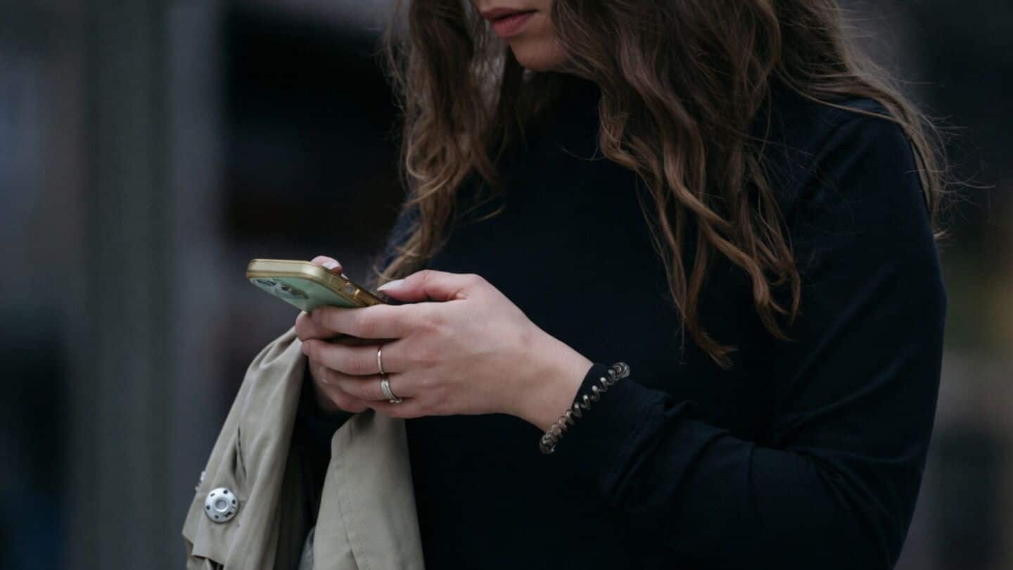 Smartphones may have accelerated declining birth rates, study finds